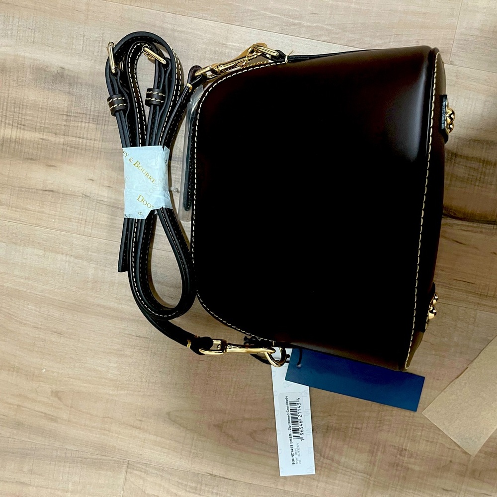 RARE NWT Dooney  and Burke  Zip Domed Crossbody Bag in Brown Tmoro - Picture 2 of 4